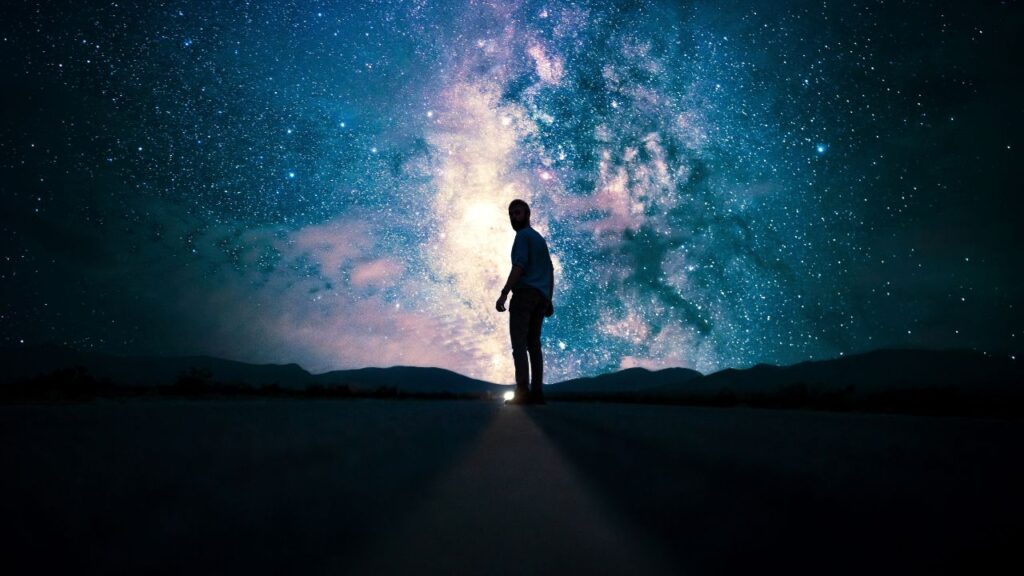 Człowiek a kosmos - porównanie poziomów